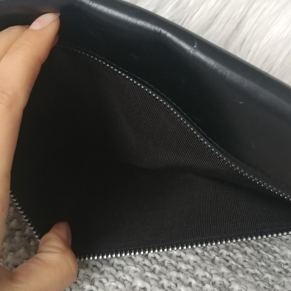 ⭐Givenchy Vintage Black Smooth Leather Clutch - Picture 7 of 9